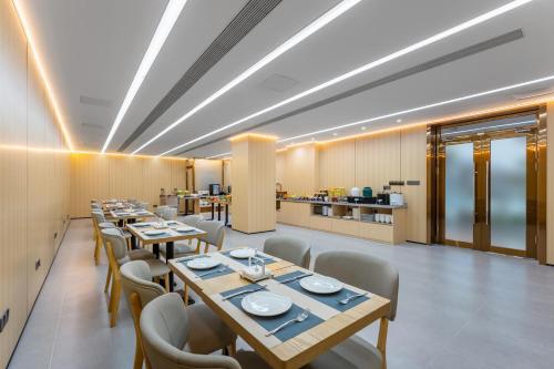 restavracija, Yibo Hotel - Pazhou  Convention and Exhibition Center in Guangzhou