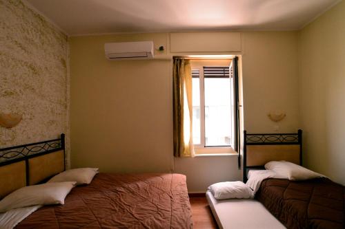 Electra Hotel Piraeus - image 14