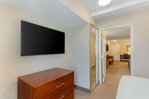 Comfort Inn & Suites Dover - image 12
