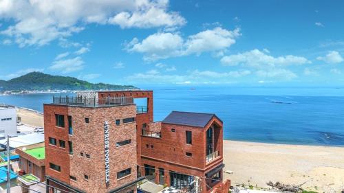 Pohang Sunrise Pool Villa