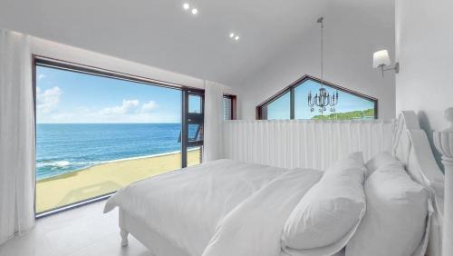 Pohang Sunrise Pool Villa