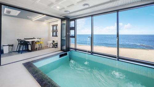 Pohang Sunrise Pool Villa