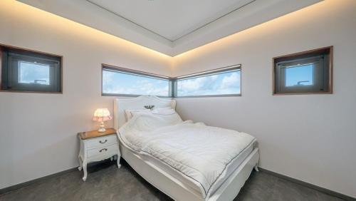 Pohang Sunrise Pool Villa