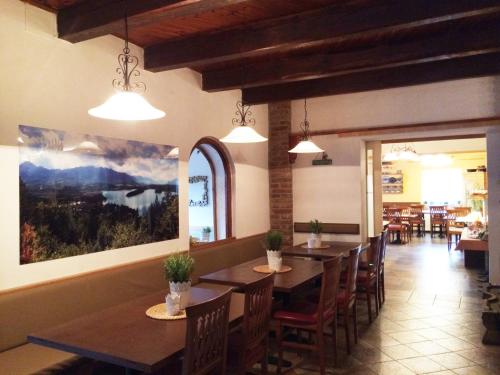 餐廳, Karawanken Lodge in 濱湖法克