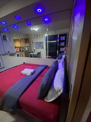 257-1BR 2 Queen size bed 1sofa bed 1 extra matress, Manila