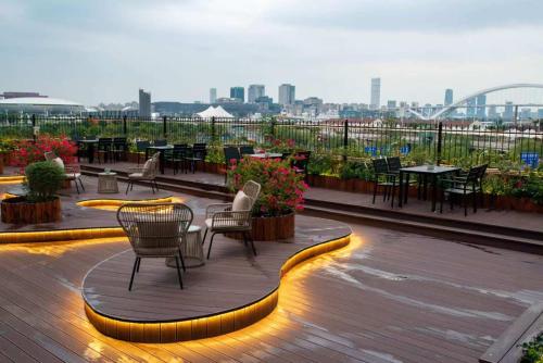 Balcony/terrace, SSAW Boutique Hotel Shanghai Chengman Huangpu River near South Bund Soft Spinning Material Market
