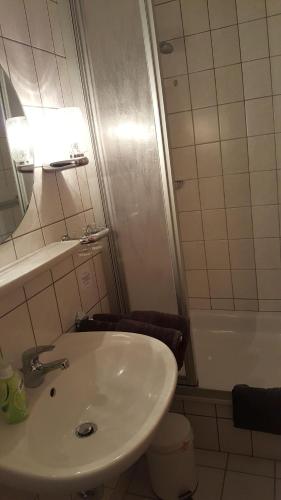 One-Bedroom Apartment image 2