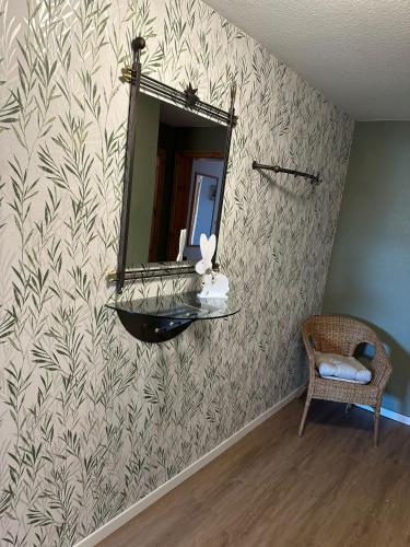One-Bedroom Apartment image 4