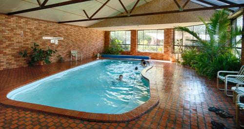 Swimming pool, Pinnacle Holiday Lodge in Grampians