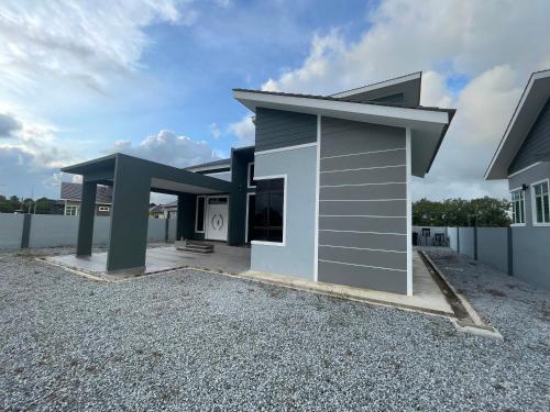 Farisya Homestay in เมลอร์