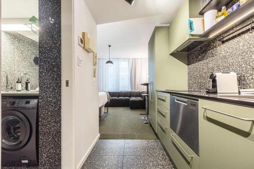 Stylish studio apartment opposite Carlton Gardens in Carlton