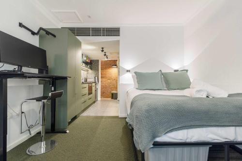 Stylish studio apartment opposite Carlton Gardens in Carlton