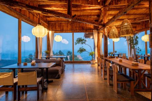 Restaurant, 衡山五号山谷悬崖民宿 in Hengshan