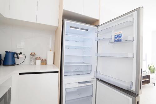 مطبخ, Stylish 4BR Home, Netflix, Walk to Eateries and Schools in هوويك