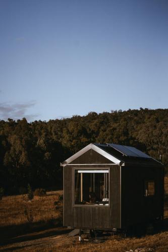 Remote Off-Grid Cabin in the Wilderness - Jude in Mūnambela