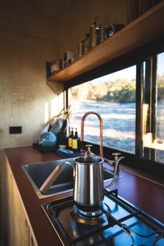 Remote Off-Grid Cabin in the Wilderness - Jude in Mūnambela