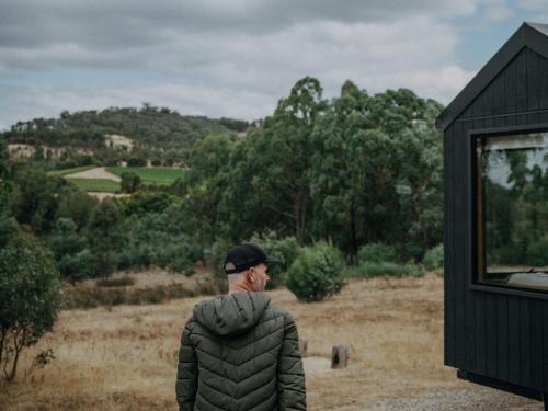 Remote Off-Grid Cabin in the Wilderness - Jude in Mūnambela