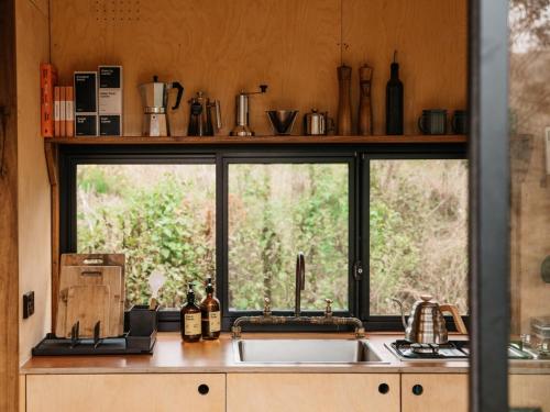 Remote Off-Grid Cabin in the Wilderness - Jude in Mūnambela