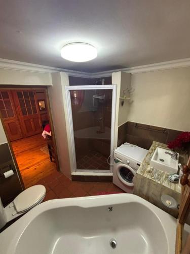 浴室, 33 On Loop, Flat 4 in 萊迪布蘭德