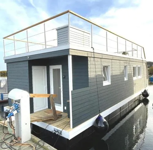 Hausboot Bruntje mit Dachterrasse in Schleswig in Schleswig, Deutschland
