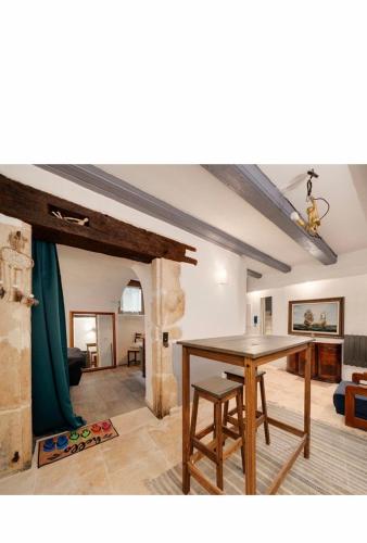 Rent big room with breakfast free in old city chambre d'hôte Maxéville