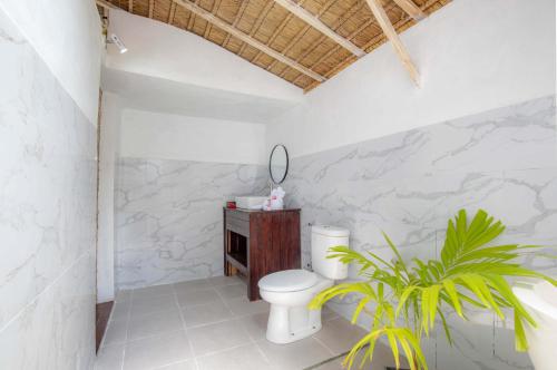 One-Bedroom Bungalow image 10