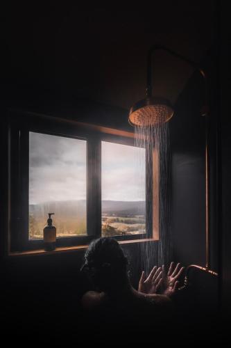 Designer Off-Grid Cabin Retreat by Famous Startup - Frankie in Mūnambela