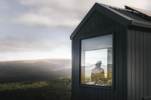 Designer Off-Grid Cabin Retreat by Famous Startup - Frankie in Mūnambela