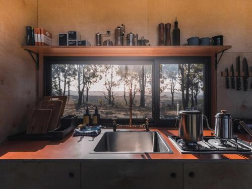 Designer Off-Grid Cabin Retreat by Famous Startup - Frankie in Mūnambela
