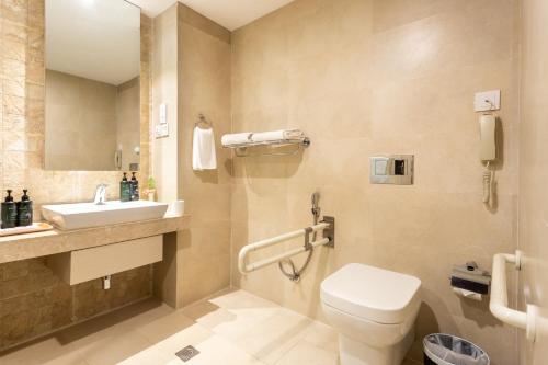 room detail thumbnail 2