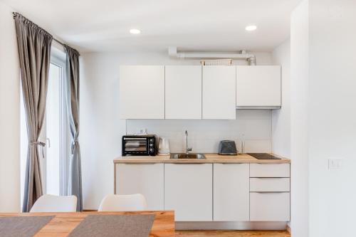 kuhinja, Apartments Skok with rafting and free parking in Bovec
