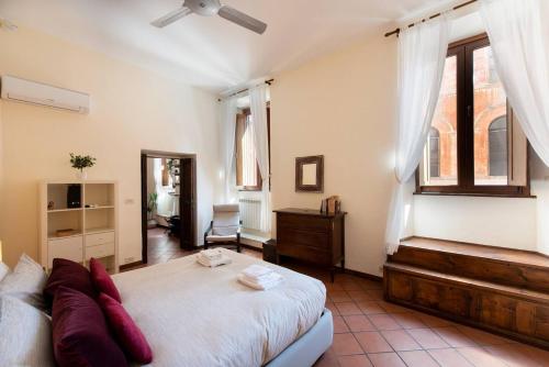 Secret place in the heart of ancient Trastevere, Рим
