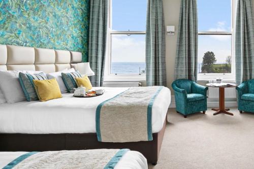 Room, family, sea view