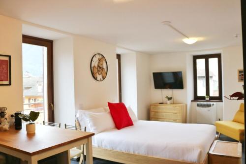 Studio Red - by MyHomeInComo, Argegno (foto 6)