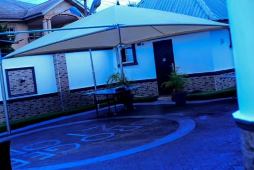 Instalações, Luxurious Lukes Apartment in Benin City