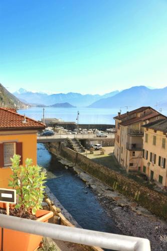 Studio Red - by MyHomeInComo, Argegno (foto 9)