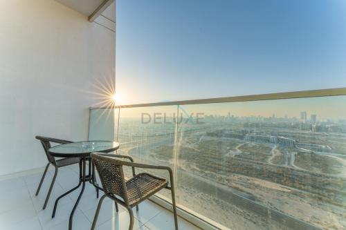 Near Golf Club High-Floor Studio with Balcony Minutes Away From Park, Damac Hills Carson B, Dubailand by Deluxe Holiday Homes, Dubaj (zdjęcie 5)