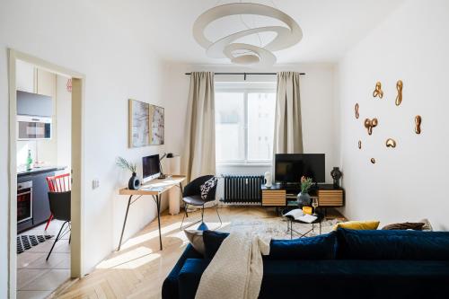 Prague Days - One-bedroom Apartment with Netflix and Workspace with iMac in New Town - image 9