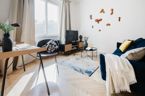 Prague Days - One-bedroom Apartment with Netflix and Workspace with iMac in New Town - image 6