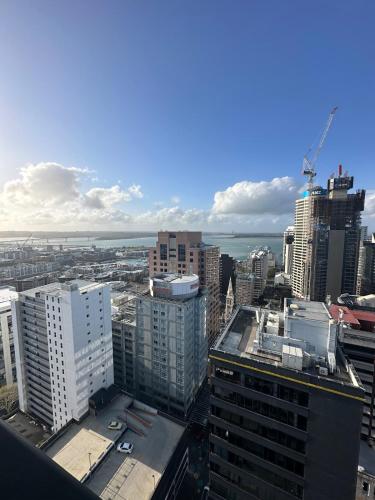 Apartment in Auckland City in Front of Sky Tower, Auckland (photo 2)