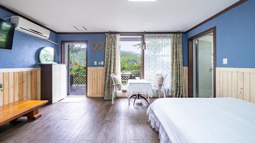 room detail thumbnail 0