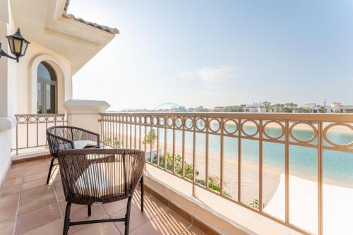 Beachfront 6BR and Assistant's Room Villa with Private Pool, Palm Villa, Palm Jumeirah by Deluxe Holiday Homes, Дубай (фото 6)