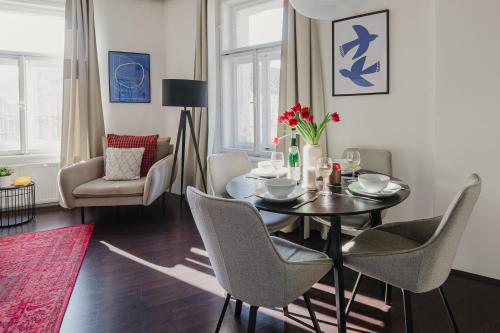 Stylish apartment at Žižkov - image 12