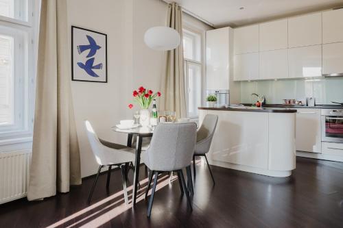 Stylish apartment at Žižkov - image 11