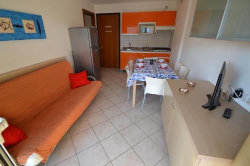 One-Bedroom Apartment image 5