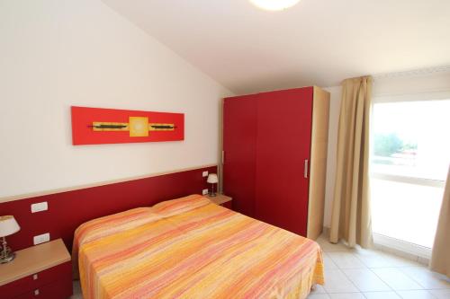 One-Bedroom Apartment image 3