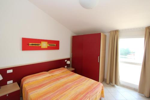 One-Bedroom Apartment image 2