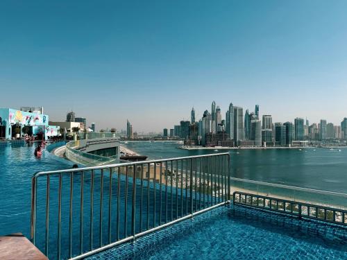 Seven Palm Jumeirah 1 Bdr Flat Only Stays - image 9