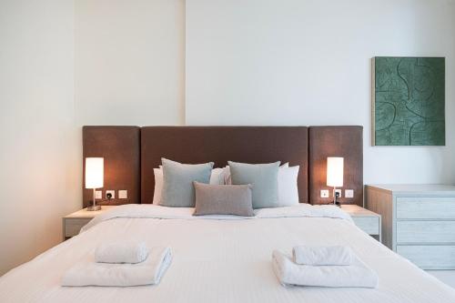 Seven Palm Jumeirah 1 Bdr Flat Only Stays - image 5