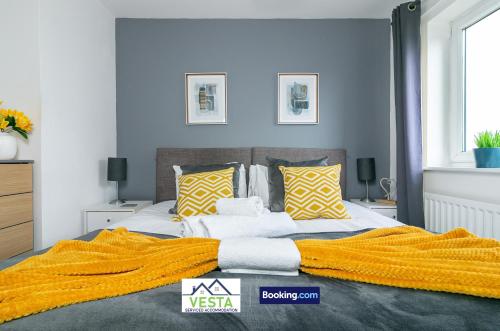 Two Bedrooms Apartment By Vesta Serviced Accommodation & Short Lets Hatfield With Free WiFi